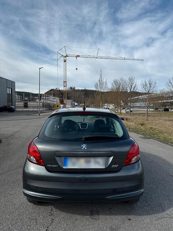 Gebraucht Peugeot 207 Urban Move 73 PS (53 kW) 2011 Grau Coupé