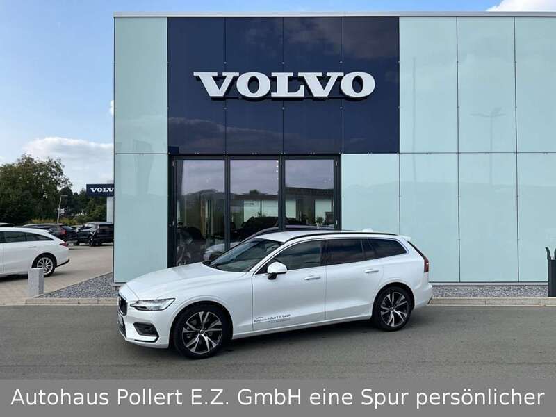 Crystal white pearl / metallic Gebraucht 2024 Volvo V60 Core Kombi | 38.450 € (Guter Preis) - Bild 1/4