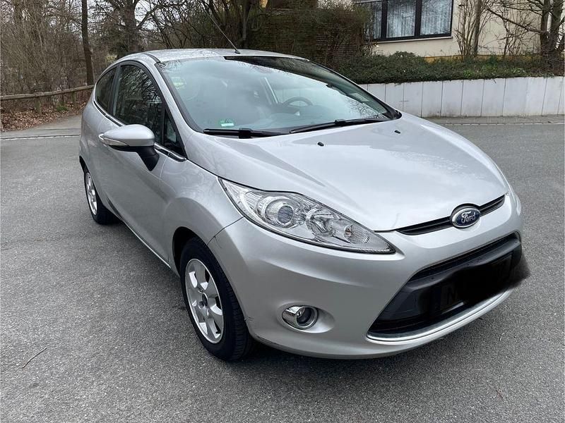 Gebraucht Ford Fiesta 82 PS (60 kW) 2011 Silber Kleinwagen