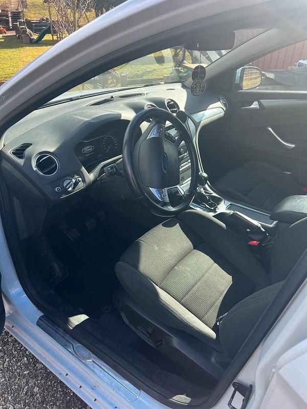 Gebraucht Ford Mondeo Titanium 160 PS (117 kW) 2011 Weiß Kombi