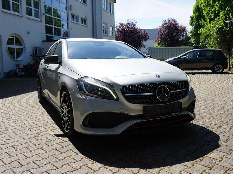 Gebraucht Mercedes A250 AMG line 218 PS (160 kW) 2018 Silber Kleinwagen