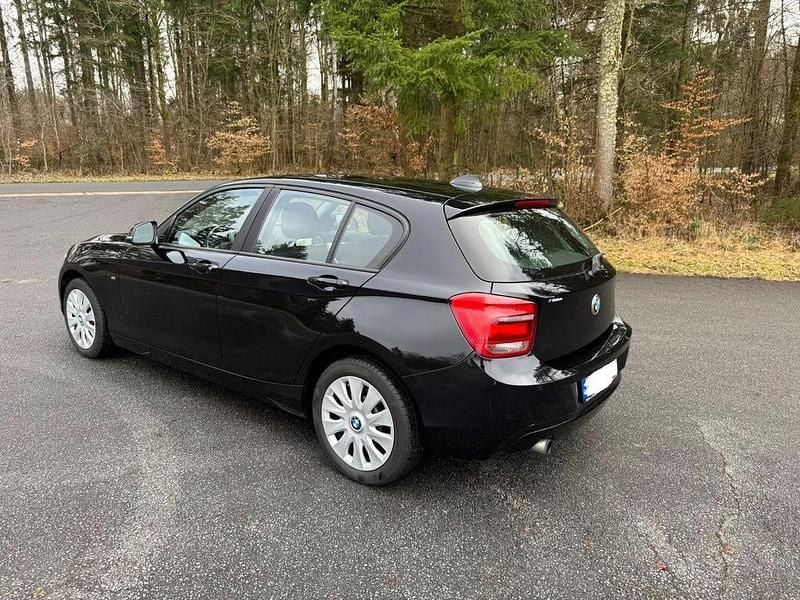 Gebraucht BMW 114 102 PS (75 kW) 2014 Schwarz Kleinwagen