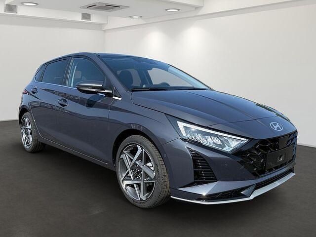 Neu Hyundai i20 Prime 101 PS (74 kW) 2025 Purple (aurora grey / met) Limousine