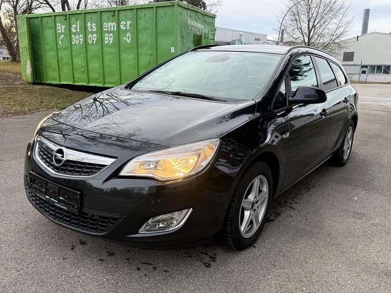 Gebraucht Opel Astra Design Edition 110 PS (80 kW) 2012 Schwarz Kombi