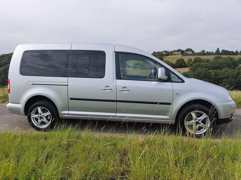 Gebraucht VW Caddy Maxi 140 PS (102 kW) 2009 Silber Van / Kleinbus