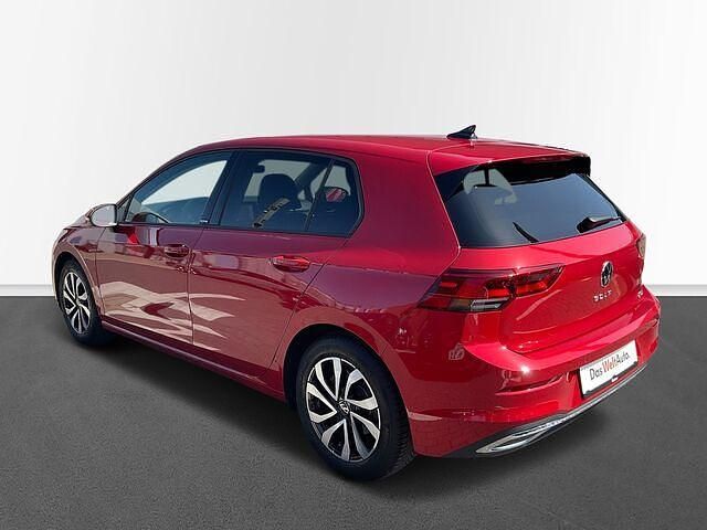 Gebraucht VW Golf VIII Active 110 PS (80 kW) 2022 Rot Limousine