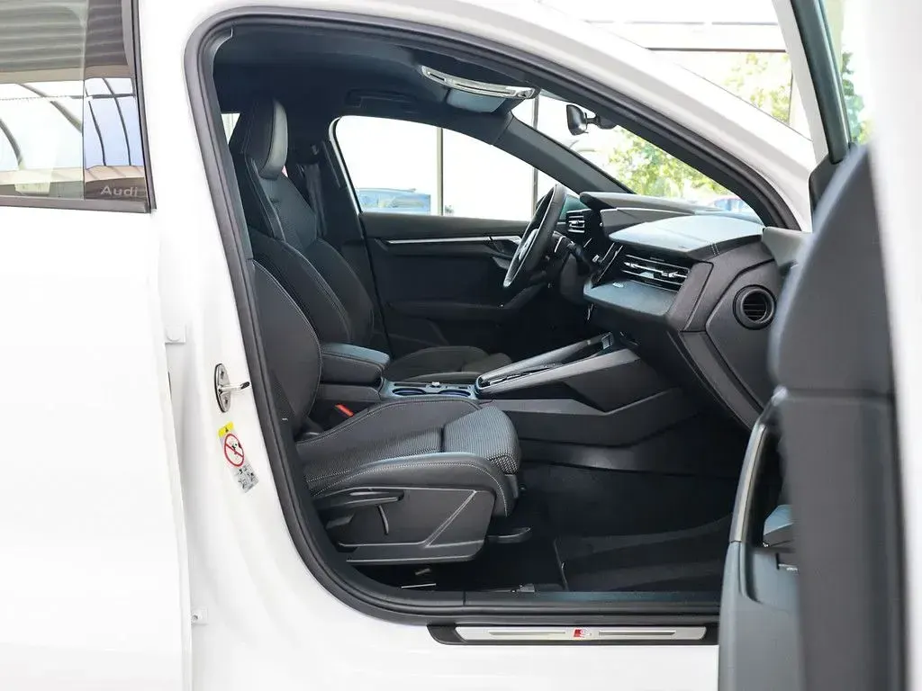 Gebraucht Audi S3 Premium 333 PS (244 kW) 2025 Arkonaweiß Limousine