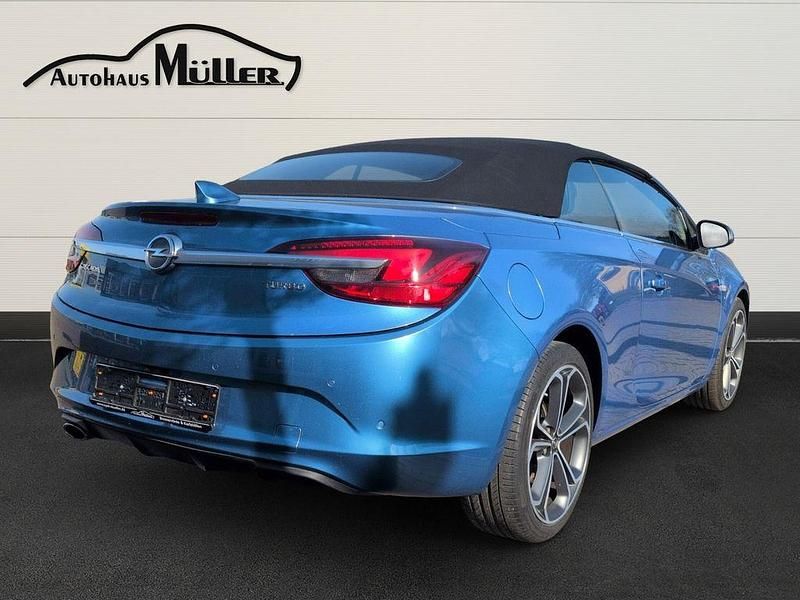 Gebraucht Opel Cascada Innovation 170 PS (125 kW) 2017 Arktis blau (m2) Cabrio