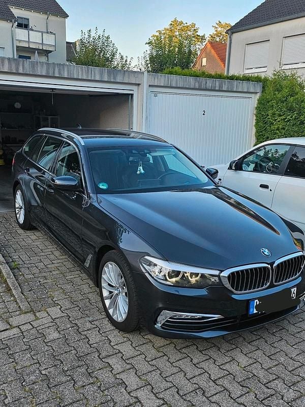Braun Gebraucht 2018 BMW 520 Luxury Line Kombi | 19.950 € (Fairer Preis) - Bild 1/4