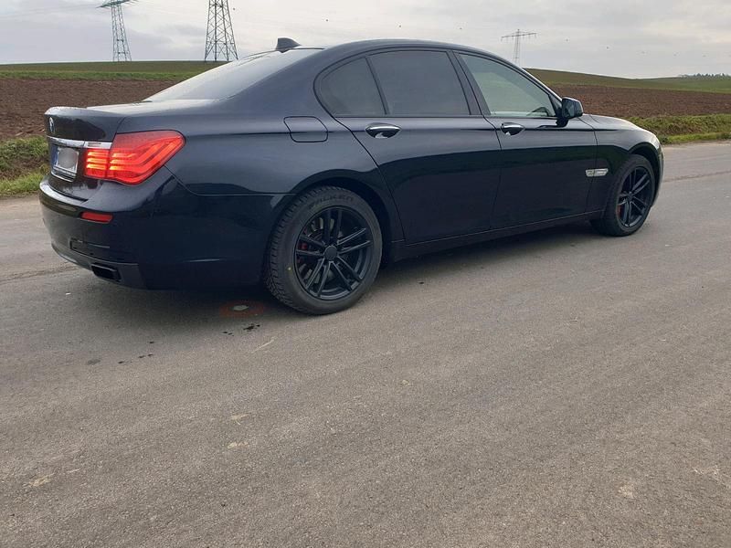 Andere farben Gebraucht 2011 BMW 750 M Sport Limousine | 13.500 € (Fairer Preis) - Bild 1/4