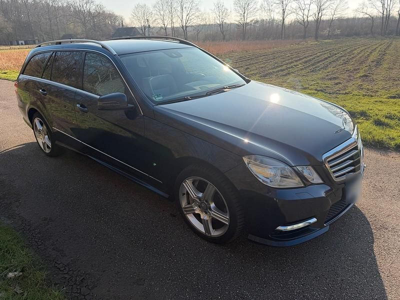 Gebraucht Mercedes E500 408 PS (300 kW) 2012 Blau Kombi
