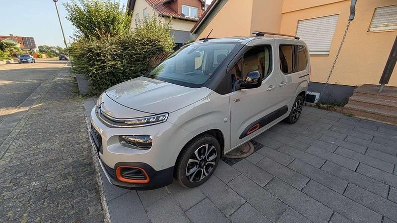 Beige Gebraucht 2021 Citroën Berlingo PureTech Van / Kleinbus | 23.990 € (Guter Preis) - Bild 1/4