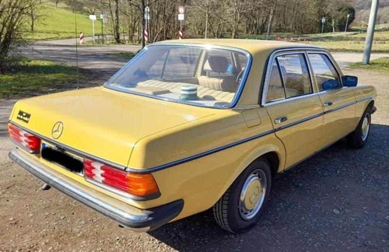 Gebraucht Mercedes 200 109 PS (80 kW) 1983 Gelb Limousine