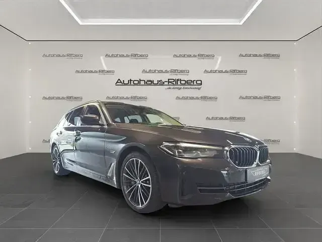 Używany BMW 530e Performance 292 KM (214 kW) 2022 Szary Sedan/Limuzyna