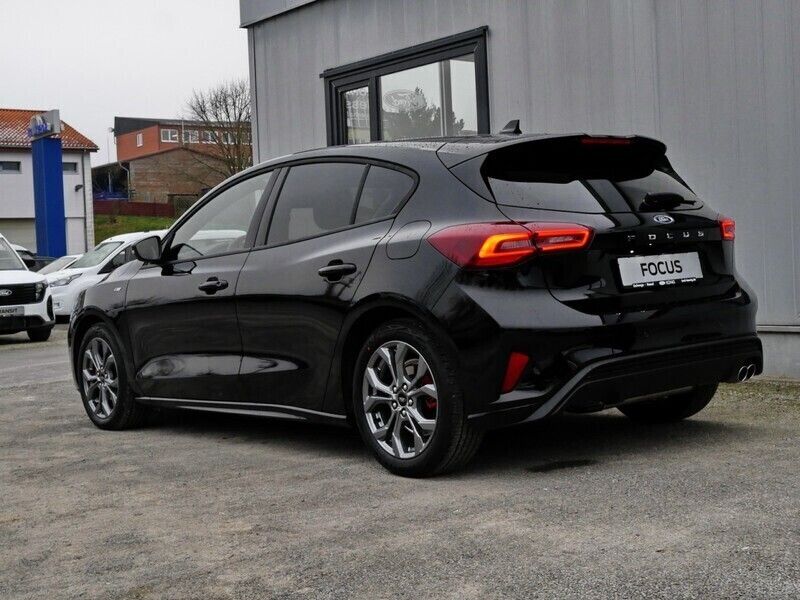 Gebraucht Ford Focus ST-Line 125 PS (91 kW) 2025 Agate black (schwarz) Limousine