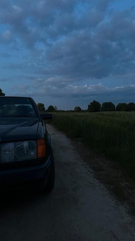 Schwarz Gebraucht 1987 Mercedes E300 Limousine | 2.500 € - Bild 1/4