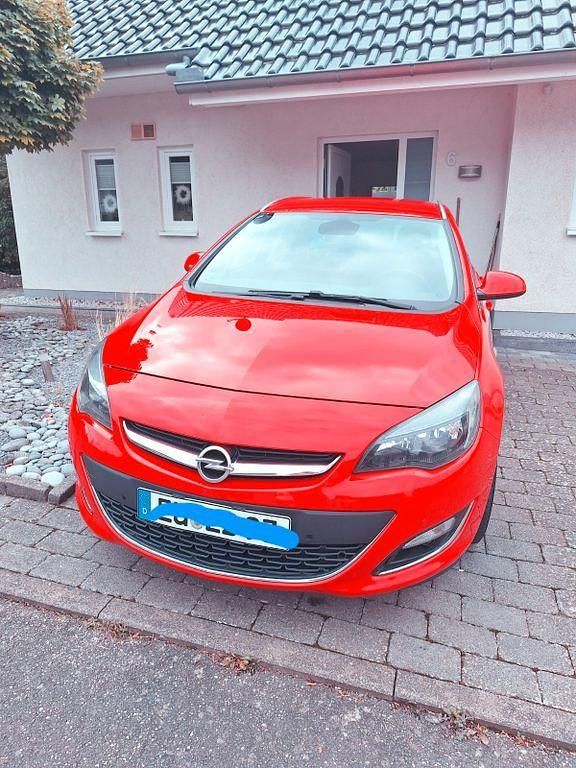 Rot Gebraucht 2013 Opel Astra Active Kombi | 4.999 € (Fairer Preis) - Bild 1/4