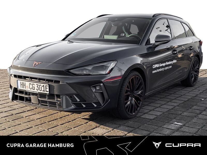 Magnetic grau metallic Gebraucht 2024 Cupra Leon VZ Kombi | 44.955 € (Fairer Preis) - Bild 1/4