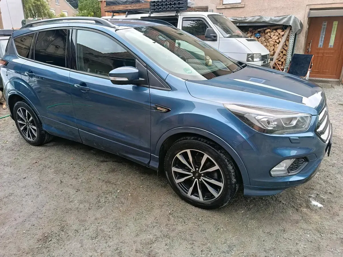 Gebraucht Ford Kuga ST-Line 150 PS (110 kW) 2018 Blau SUV