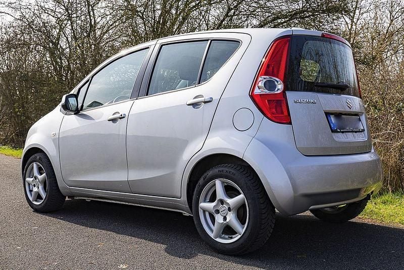 Gebraucht Suzuki Splash 86 PS (63 kW) 2009 Silber Kleinwagen