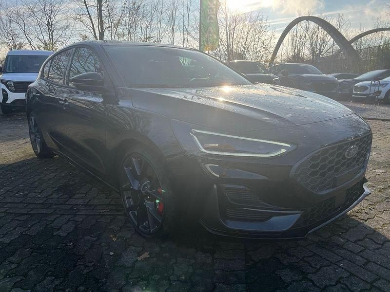Neu Ford Focus ST 280 PS (205 kW) 2025 Schwarz Limousine