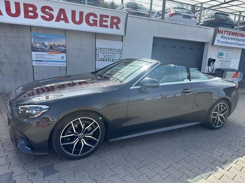 Gebraucht Mercedes E200 197 PS (144 kW) 2023 Grau Cabrio
