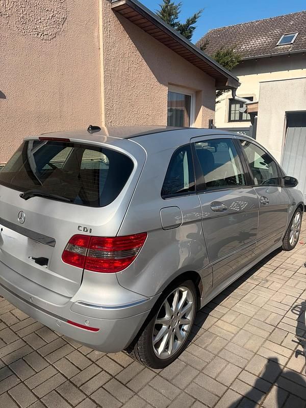 Gebraucht Mercedes B180 109 PS (80 kW) 2008 Silber Van / Kleinbus