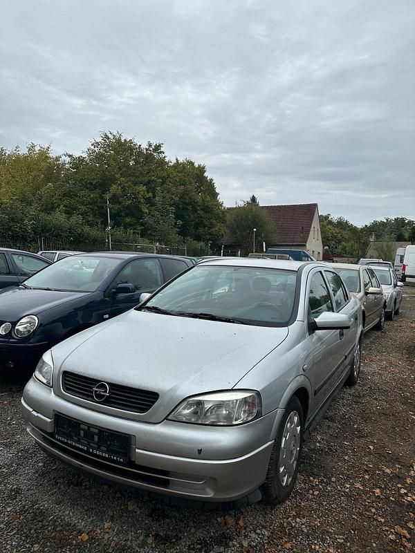 Silber Gebraucht 2002 Opel Astra Limousine | 800 € - Bild 1/4