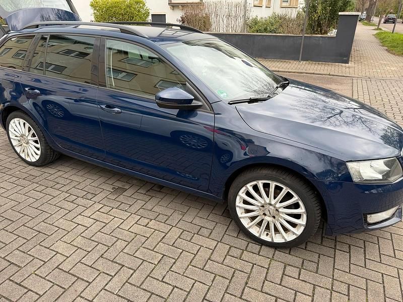 Gebraucht Skoda Octavia 150 PS (110 kW) 2015 Blau Kleinwagen