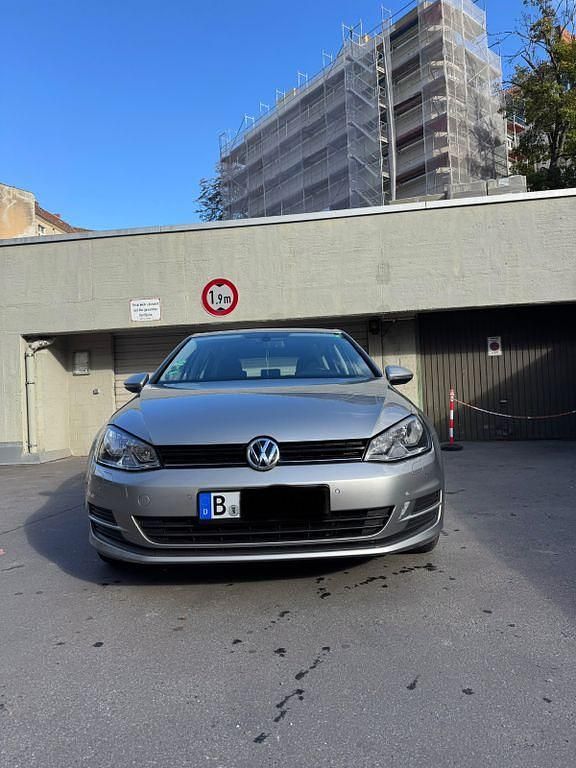 Silber Gebraucht 2014 VW Golf VII Comfortline Limousine | 8.600 € (Fairer Preis) - Bild 1/4