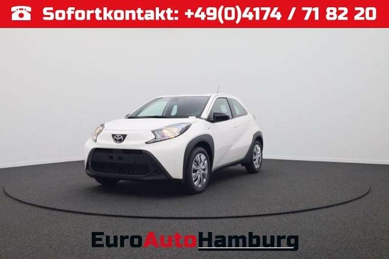 Schneeweiß Neu 2025 Toyota Aygo Business Edition Kleinwagen | 16.590 € - Bild 1/4