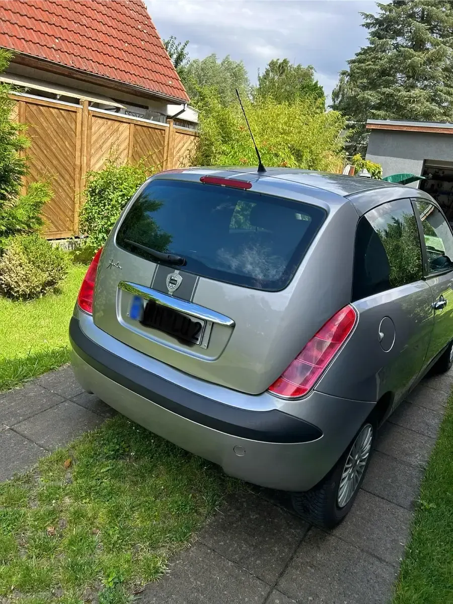 Gebraucht Lancia Ypsilon 60 PS (44 kW) 2006 Grau Kleinwagen