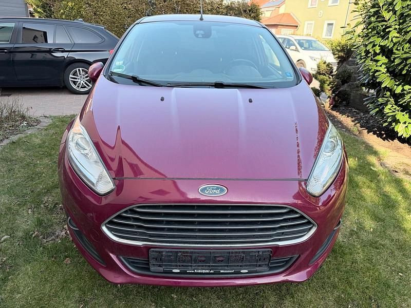 Gebraucht Ford Fiesta Titanium 101 PS (74 kW) 2013 Rot Kleinwagen