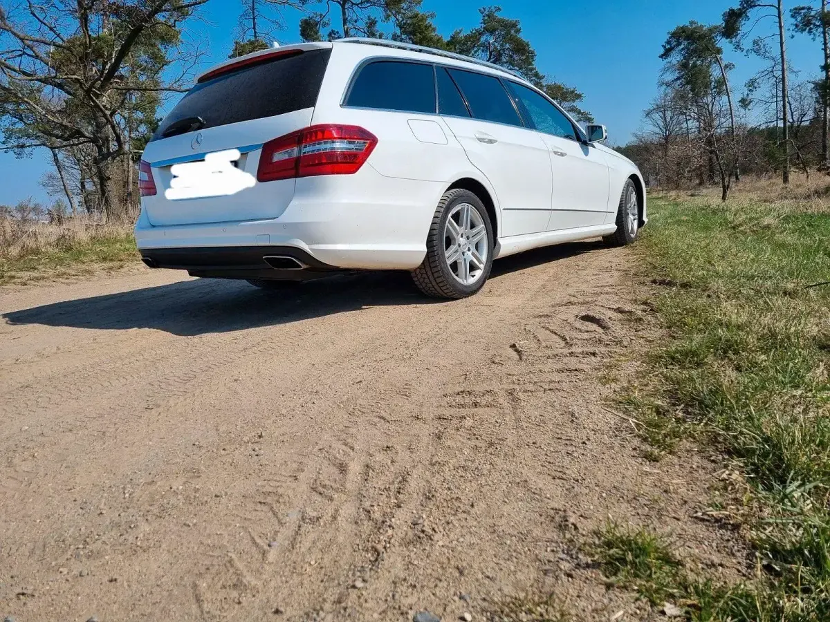 Gebraucht Mercedes E250 Avantgarde 204 PS (150 kW) 2013 Weiß Limousine