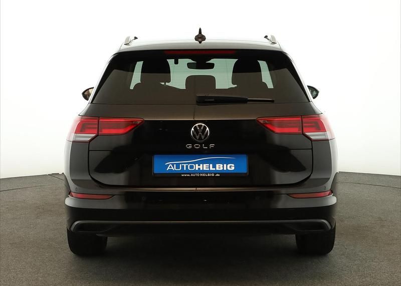 Gebraucht VW Golf VIII Life 150 PS (110 kW) 2023 Deep black perleffekt Kombi