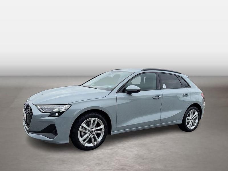 Gebraucht Audi A3 Ambiente 116 PS (85 kW) 2025 Pfeilgrau perleffekt Limousine