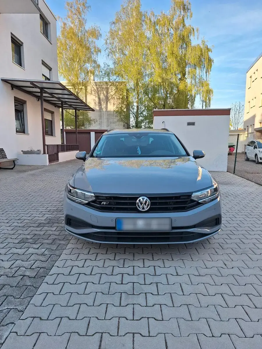Gebraucht VW Passat 150 PS (110 kW) 2024 Grau Kombi
