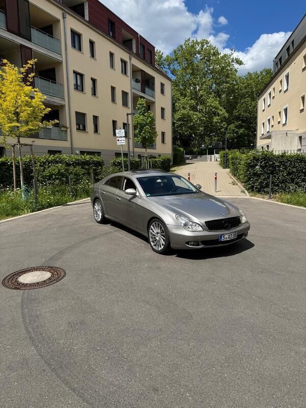 Grau Gebraucht 2004 Mercedes CLS350 Limousine | 9.500 € - Bild 1/4