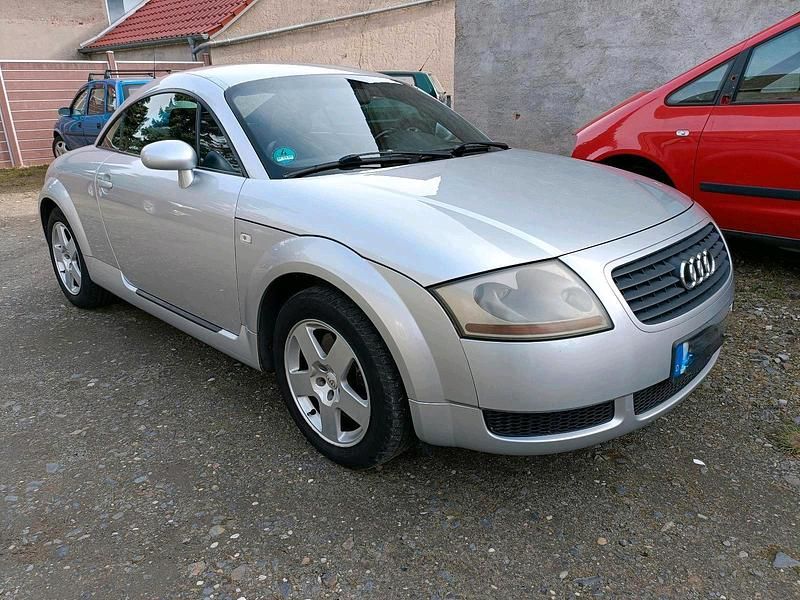 Second-hand Audi TT 180 CP (132 kW) 1999 Argintiu Coupe