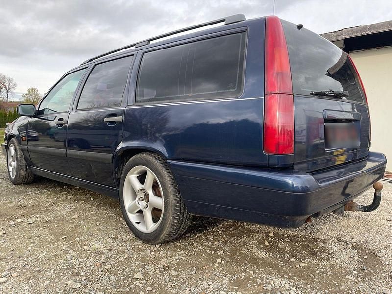 Second-hand Volvo 850 224 CP (164 kW) 1994 Albastru Break