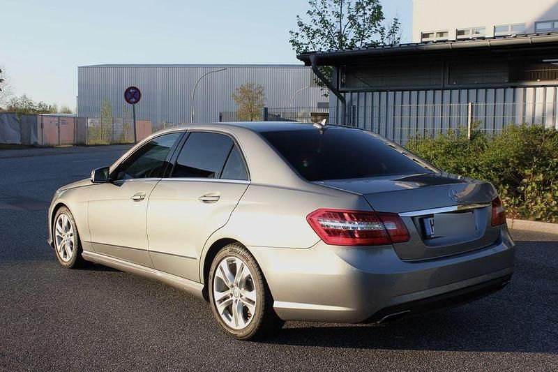 Gebraucht Mercedes E200 Avantgarde 184 PS (135 kW) 2013 Silber Limousine