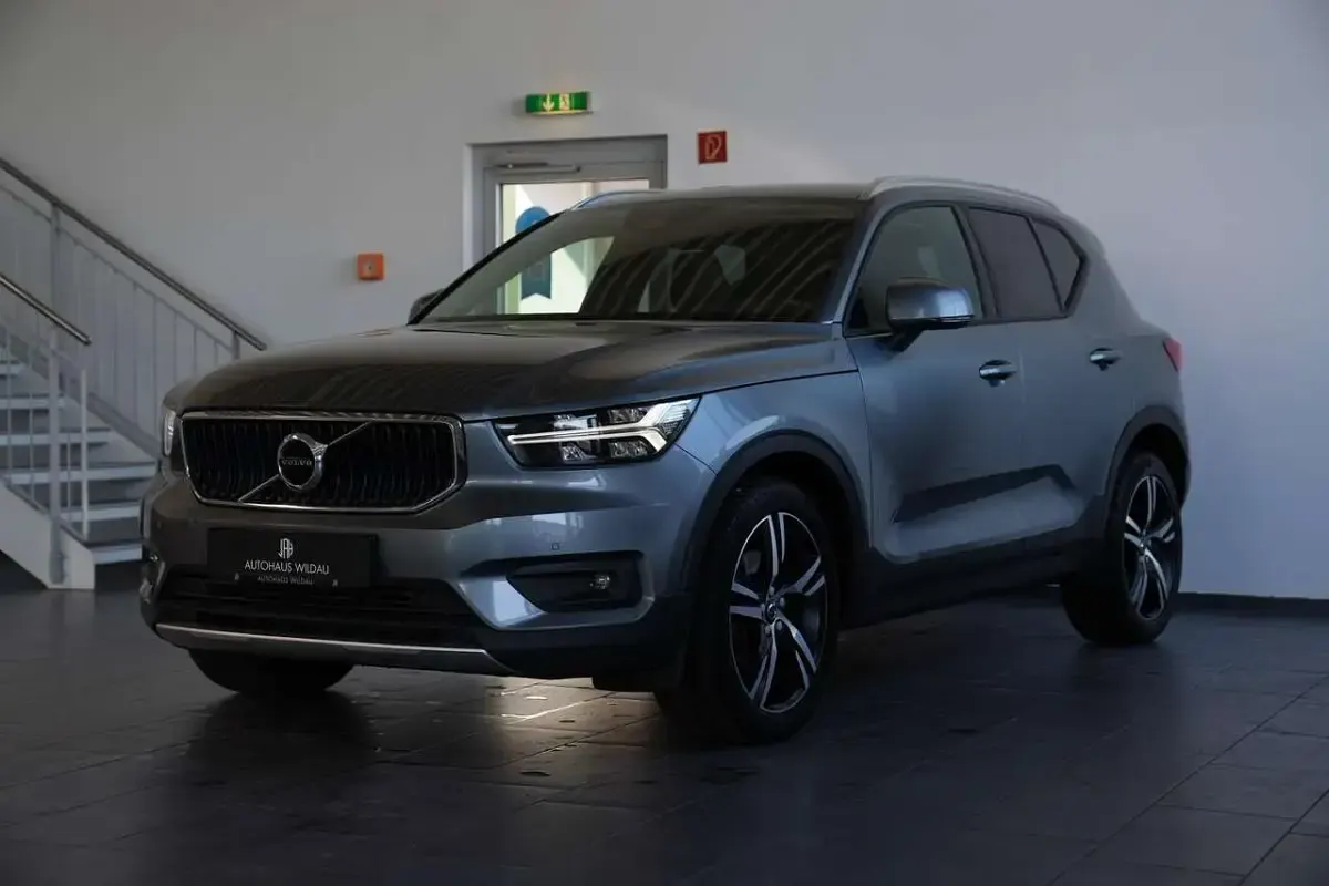 Gebraucht Volvo XC40 Momentum 190 PS (139 kW) 2018 Grau SUV