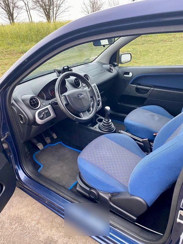 Gebraucht Ford Fiesta 70 PS (51 kW) 2005 Blau Kleinwagen