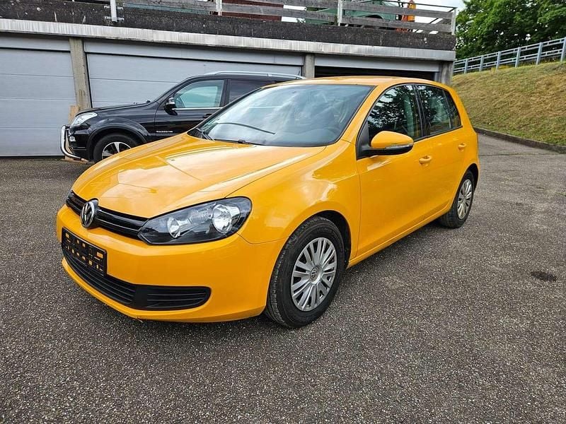 Gelb Gebraucht 2009 VW Golf VI Comfortline Limousine | 1.999 € - Bild 1/4