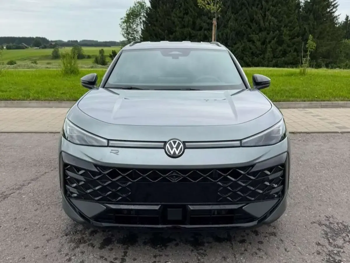 Neu VW T-Roc R-line 150 PS (110 kW) 2026 Wolf grey metallic SUV