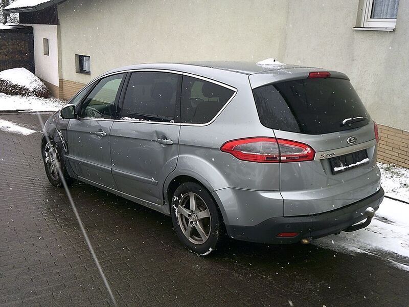 Gebraucht Ford S-MAX Titanium 140 PS (102 kW) 2014 Silber Van / Kleinbus