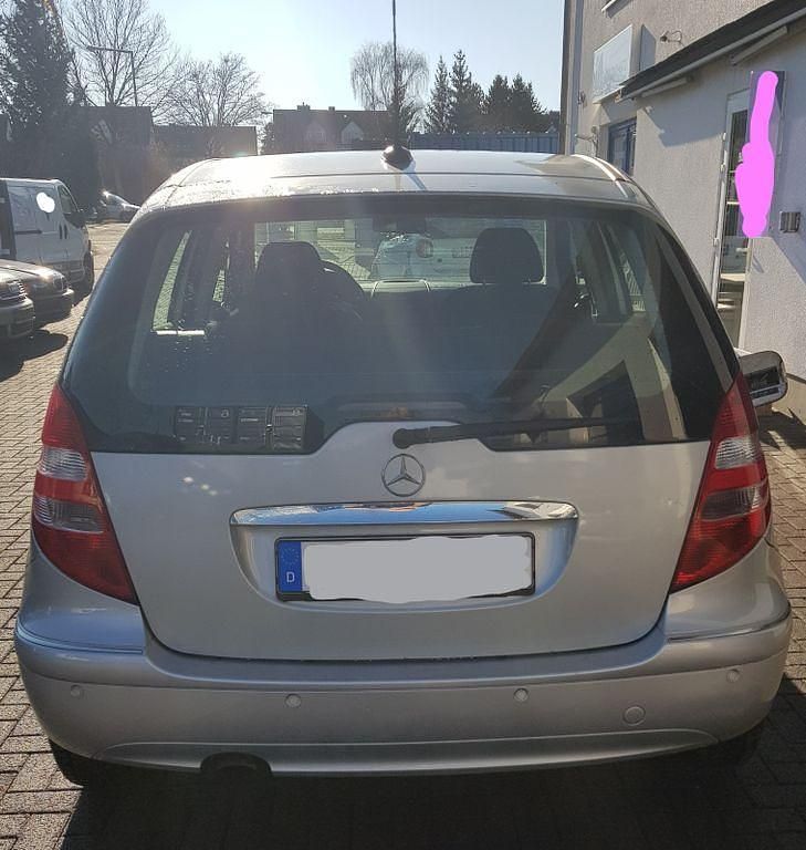 Gebraucht Mercedes A150 Elegance 95 PS (69 kW) 2006 Silber Van / Kleinbus