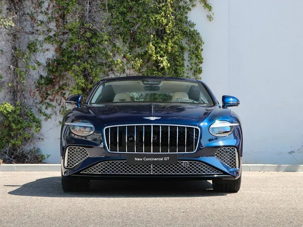 Neu Bentley Continental 680 PS (500 kW) 2026 Blau