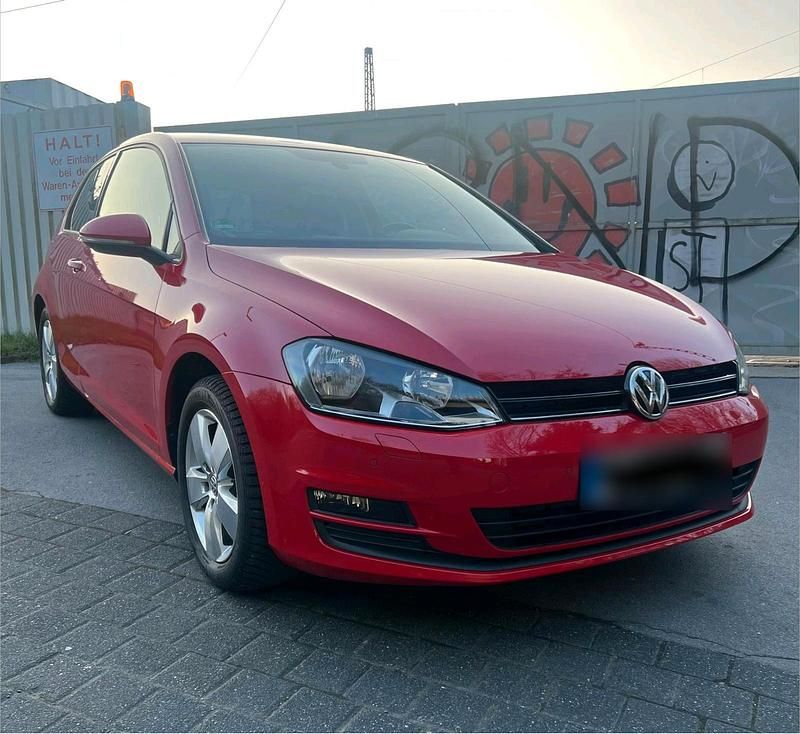 Gebraucht VW Golf VII 85 PS (62 kW) 2014 Rot Limousine