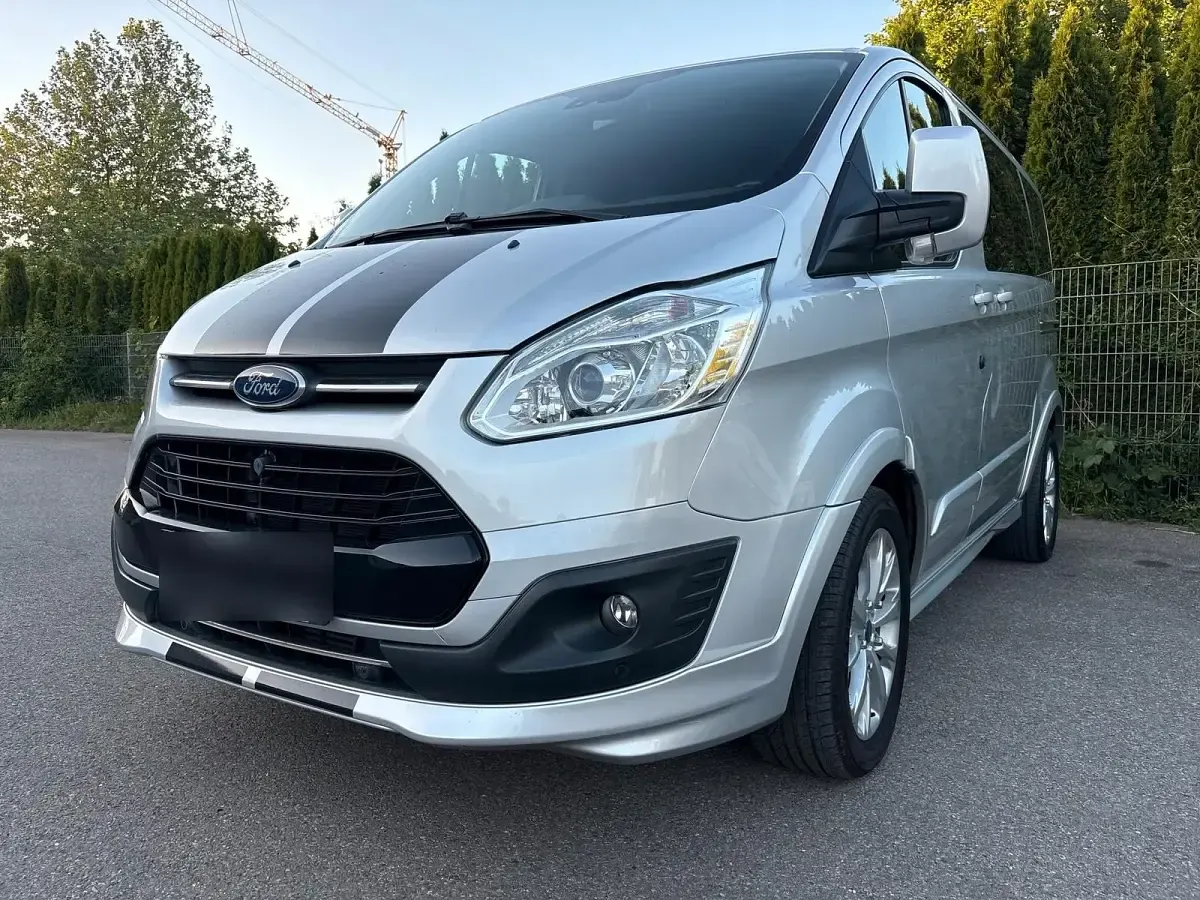Gebraucht Ford Tourneo 170 PS (125 kW) 2018 Silber Van / Kleinbus